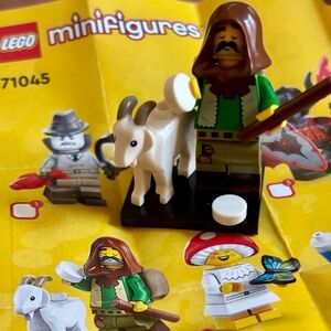 LEGO SERIES 25 "Goatherder " with Stand, Accessories & Pamphlet col25-5